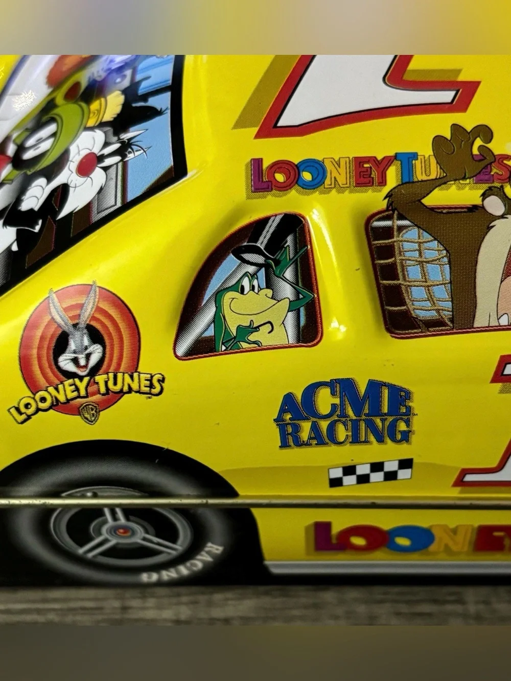 Looney Tunes vintage Race Car Storage Tin Bugs Bunny Daffy Duck Foghorn Leghorn